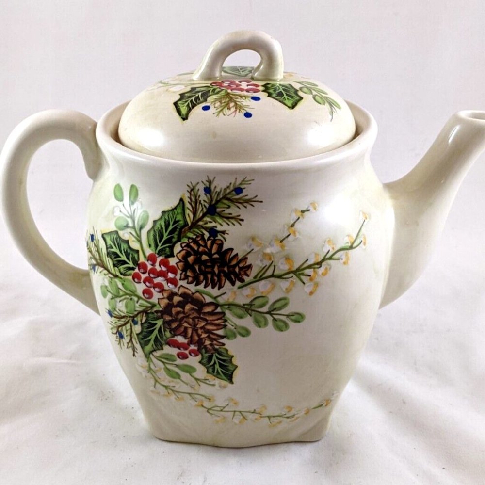 Harry and David Christmas Tea Pot